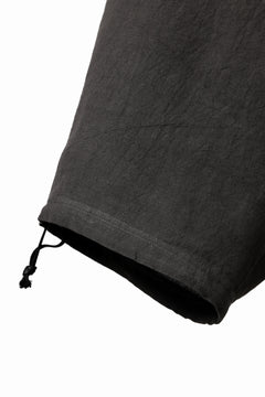 Load image into Gallery viewer, ISAMU KATAYAMA BACKLASH EASY SHORTS / SOFT LINEN (CHARCOAL BLACK)