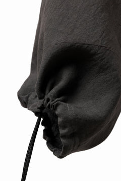 Load image into Gallery viewer, ISAMU KATAYAMA BACKLASH EASY SHORTS / SOFT LINEN (CHARCOAL BLACK)