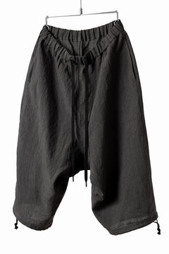Load image into Gallery viewer, ISAMU KATAYAMA BACKLASH EASY SHORTS / SOFT LINEN (CHARCOAL BLACK)