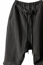 Load image into Gallery viewer, ISAMU KATAYAMA BACKLASH EASY SHORTS / SOFT LINEN (CHARCOAL BLACK)