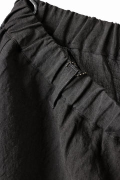 Load image into Gallery viewer, ISAMU KATAYAMA BACKLASH EASY SHORTS / SOFT LINEN (CHARCOAL BLACK)