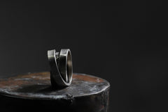 画像をギャラリービューアに読み込む, Holzpuppe Triple banded silver ring with unique texture