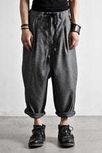 画像をギャラリービューアに読み込む, N/07 "MAUSK Detail" Three Dimensional Wide Tuck / Dart Cropped Pants #2 (GREY)