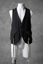 Load image into Gallery viewer, KLASICA CROSS BACK POCKET VEST / RAMIE (CARBON)