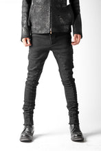 画像をギャラリービューアに読み込む, thomkrom OVERLOCKED BIAS FRONT SKINNY / STRETCH DENIM (BLACK)