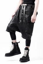 画像をギャラリービューアに読み込む, ISAMU KATAYAMA BACKLASH MARYAM LEATHER SARROUEL SHORTS / GARMENT DYED - ITALY KIP (BLACK)