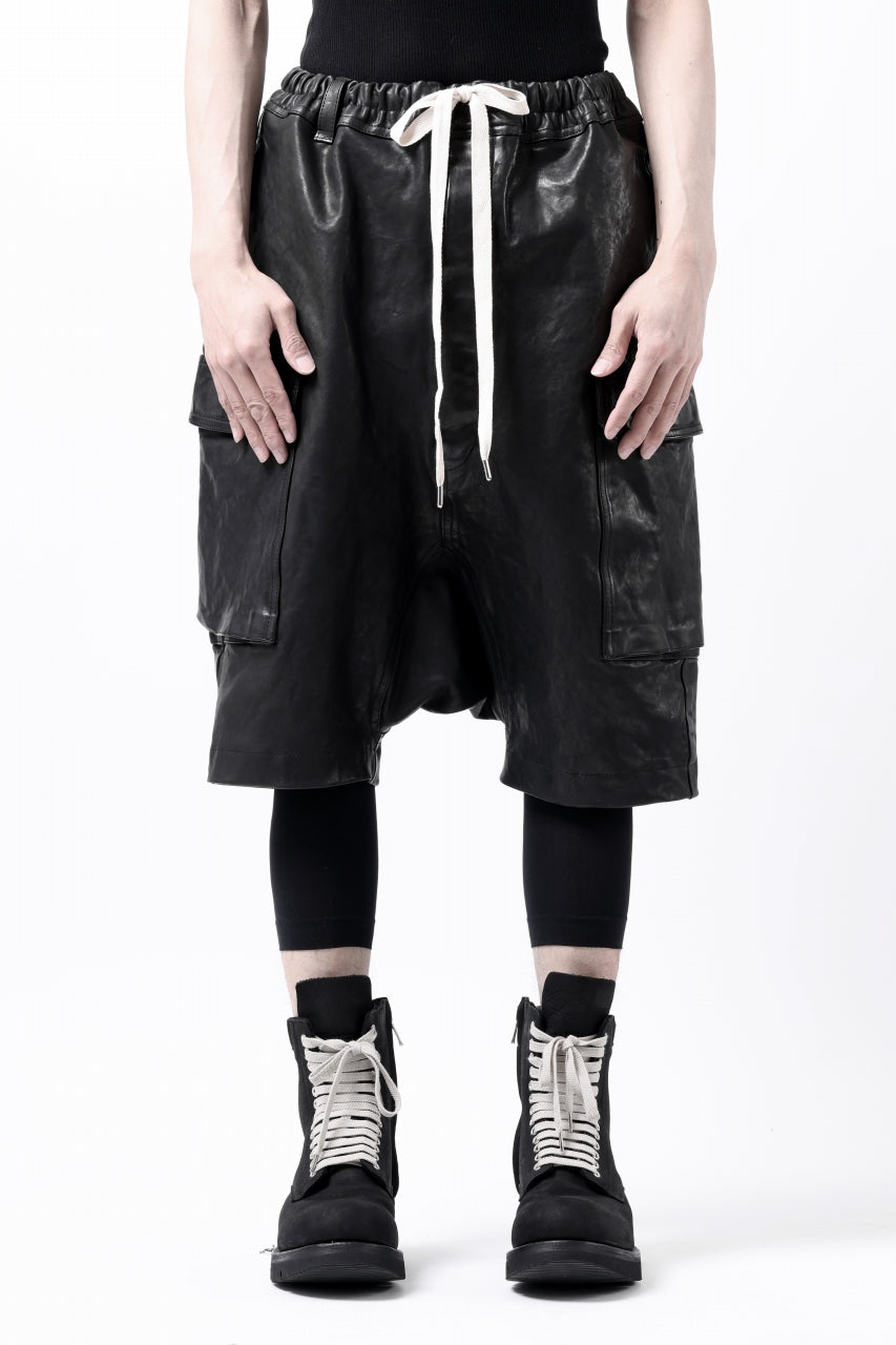画像をギャラリービューアに読み込む, ISAMU KATAYAMA BACKLASH MARYAM LEATHER SARROUEL SHORTS / GARMENT DYED - ITALY KIP (BLACK)