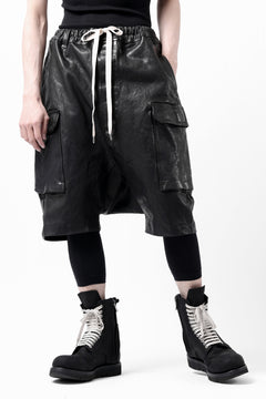 画像をギャラリービューアに読み込む, ISAMU KATAYAMA BACKLASH MARYAM LEATHER SARROUEL SHORTS / GARMENT DYED - ITALY KIP (BLACK)