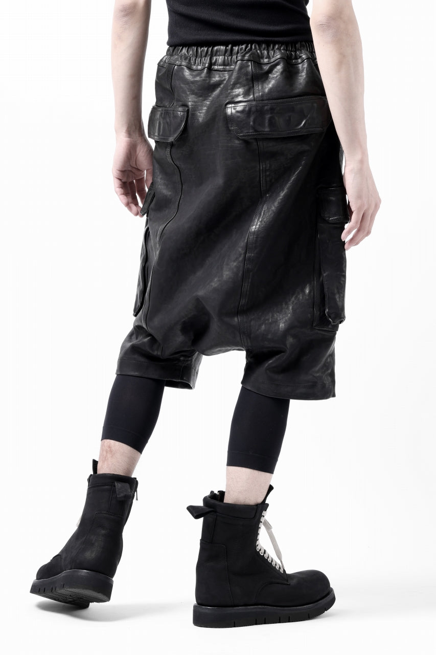 画像をギャラリービューアに読み込む, ISAMU KATAYAMA BACKLASH MARYAM LEATHER SARROUEL SHORTS / GARMENT DYED - ITALY KIP (BLACK)