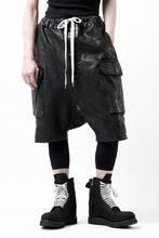 画像をギャラリービューアに読み込む, ISAMU KATAYAMA BACKLASH MARYAM LEATHER SARROUEL SHORTS / GARMENT DYED - ITALY KIP (BLACK)