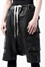 画像をギャラリービューアに読み込む, ISAMU KATAYAMA BACKLASH MARYAM LEATHER SARROUEL SHORTS / GARMENT DYED - ITALY KIP (BLACK)