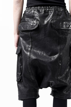 画像をギャラリービューアに読み込む, ISAMU KATAYAMA BACKLASH MARYAM LEATHER SARROUEL SHORTS / GARMENT DYED - ITALY KIP (BLACK)