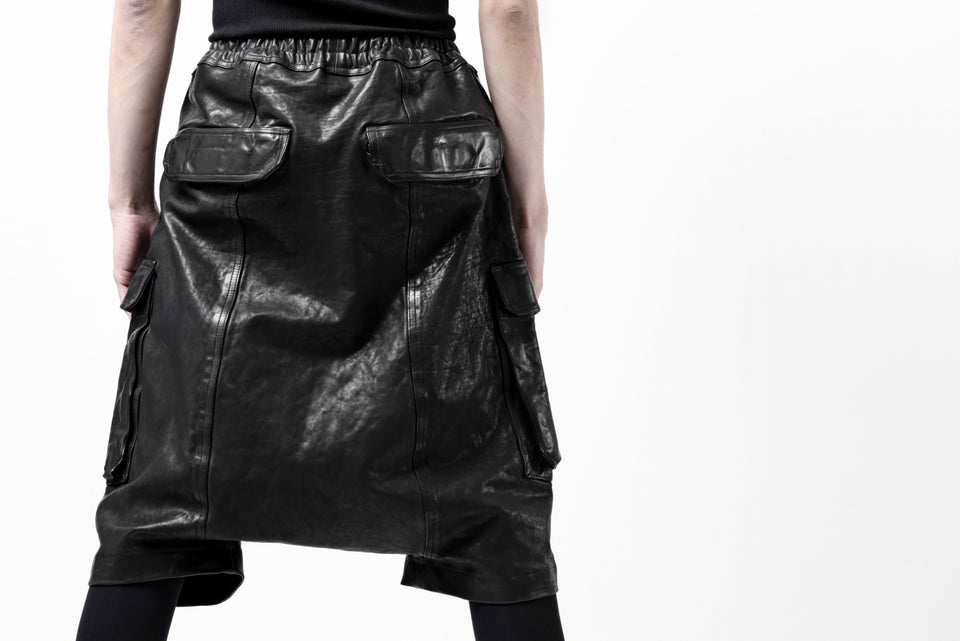 画像をギャラリービューアに読み込む, ISAMU KATAYAMA BACKLASH MARYAM LEATHER SARROUEL SHORTS / GARMENT DYED - ITALY KIP (BLACK)