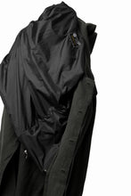 Load image into Gallery viewer, ISAMU KATAYAMA BACKLASH OVER COAT / GARMENT NATURAL DYED WOVEN + ELECTRIC HEATING LINER (LEAF)
