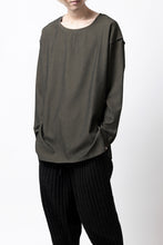 Load image into Gallery viewer, ISAMU KATAYAMA BACKLASH ROUND HEM L/S TOPS / STRETCH HEAT STORAGE FLEECE (KHAKI)