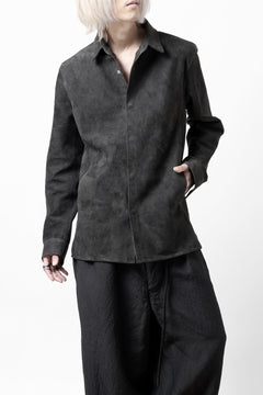 Load image into Gallery viewer, ISAMU KATAYAMA BACKLASH REVERSE LEATHER SHIRT / DOUBLE DYED - JP WET WHITE CALF (GREY)