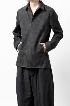 Load image into Gallery viewer, ISAMU KATAYAMA BACKLASH REVERSE LEATHER SHIRT / DOUBLE DYED - JP WET WHITE CALF (GREY)