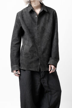 Load image into Gallery viewer, ISAMU KATAYAMA BACKLASH REVERSE LEATHER SHIRT / DOUBLE DYED - JP WET WHITE CALF (GREY)