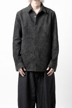 Load image into Gallery viewer, ISAMU KATAYAMA BACKLASH REVERSE LEATHER SHIRT / DOUBLE DYED - JP WET WHITE CALF (GREY)