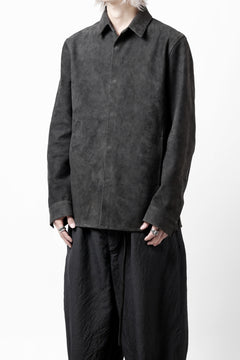 Load image into Gallery viewer, ISAMU KATAYAMA BACKLASH REVERSE LEATHER SHIRT / DOUBLE DYED - JP WET WHITE CALF (GREY)
