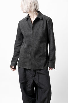 Load image into Gallery viewer, ISAMU KATAYAMA BACKLASH REVERSE LEATHER SHIRT / DOUBLE DYED - JP WET WHITE CALF (GREY)