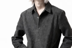 画像をギャラリービューアに読み込む, ISAMU KATAYAMA BACKLASH REVERSE LEATHER SHIRT / DOUBLE DYED - JP WET WHITE CALF (GREY)