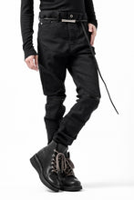 Load image into Gallery viewer, ISAMU KATAYAMA BACKLASH BLACK LEATHER KNEE PADS SLIM PANTS / "京都紋付 - 漆黒染" 13oz STRETCH DENIM (BLACK)
