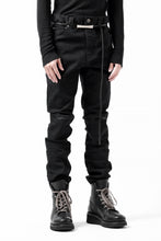 Load image into Gallery viewer, ISAMU KATAYAMA BACKLASH BLACK LEATHER KNEE PADS SLIM PANTS / "京都紋付 - 漆黒染" 13oz STRETCH DENIM (BLACK)