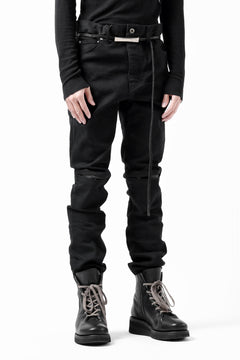 Load image into Gallery viewer, ISAMU KATAYAMA BACKLASH BLACK LEATHER KNEE PADS SLIM PANTS / "京都紋付 - 漆黒染" 13oz STRETCH DENIM (BLACK)