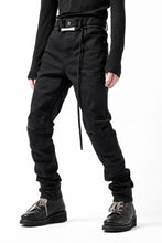 Load image into Gallery viewer, ISAMU KATAYAMA BACKLASH BLACK LEATHER KNEE PADS SLIM PANTS / "京都紋付 - 漆黒染" 13oz STRETCH DENIM (BLACK)