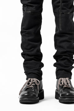Load image into Gallery viewer, ISAMU KATAYAMA BACKLASH BLACK LEATHER KNEE PADS SLIM PANTS / "京都紋付 - 漆黒染" 13oz STRETCH DENIM (BLACK)