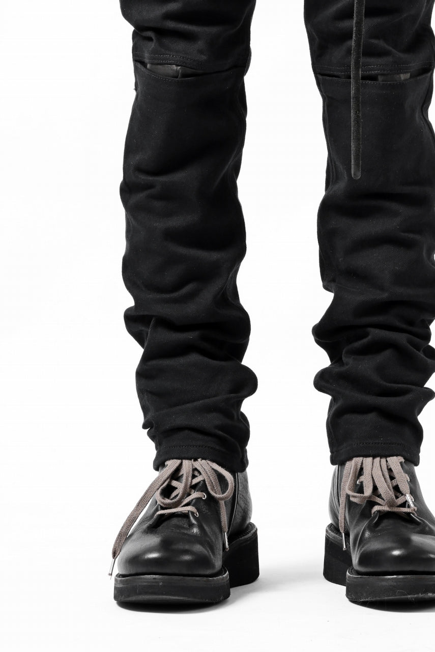 Load image into Gallery viewer, ISAMU KATAYAMA BACKLASH BLACK LEATHER KNEE PADS SLIM PANTS / "京都紋付 - 漆黒染" 13oz STRETCH DENIM (BLACK)