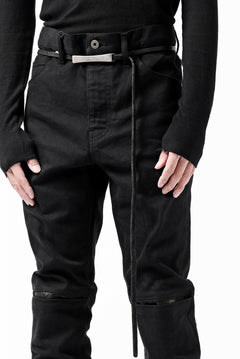 Load image into Gallery viewer, ISAMU KATAYAMA BACKLASH BLACK LEATHER KNEE PADS SLIM PANTS / "京都紋付 - 漆黒染" 13oz STRETCH DENIM (BLACK)