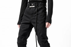 Load image into Gallery viewer, ISAMU KATAYAMA BACKLASH BLACK LEATHER KNEE PADS SLIM PANTS / "京都紋付 - 漆黒染" 13oz STRETCH DENIM (BLACK)