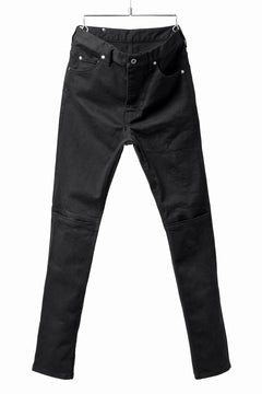 Load image into Gallery viewer, ISAMU KATAYAMA BACKLASH BLACK LEATHER KNEE PADS SLIM PANTS / "京都紋付 - 漆黒染" 13oz STRETCH DENIM (BLACK)