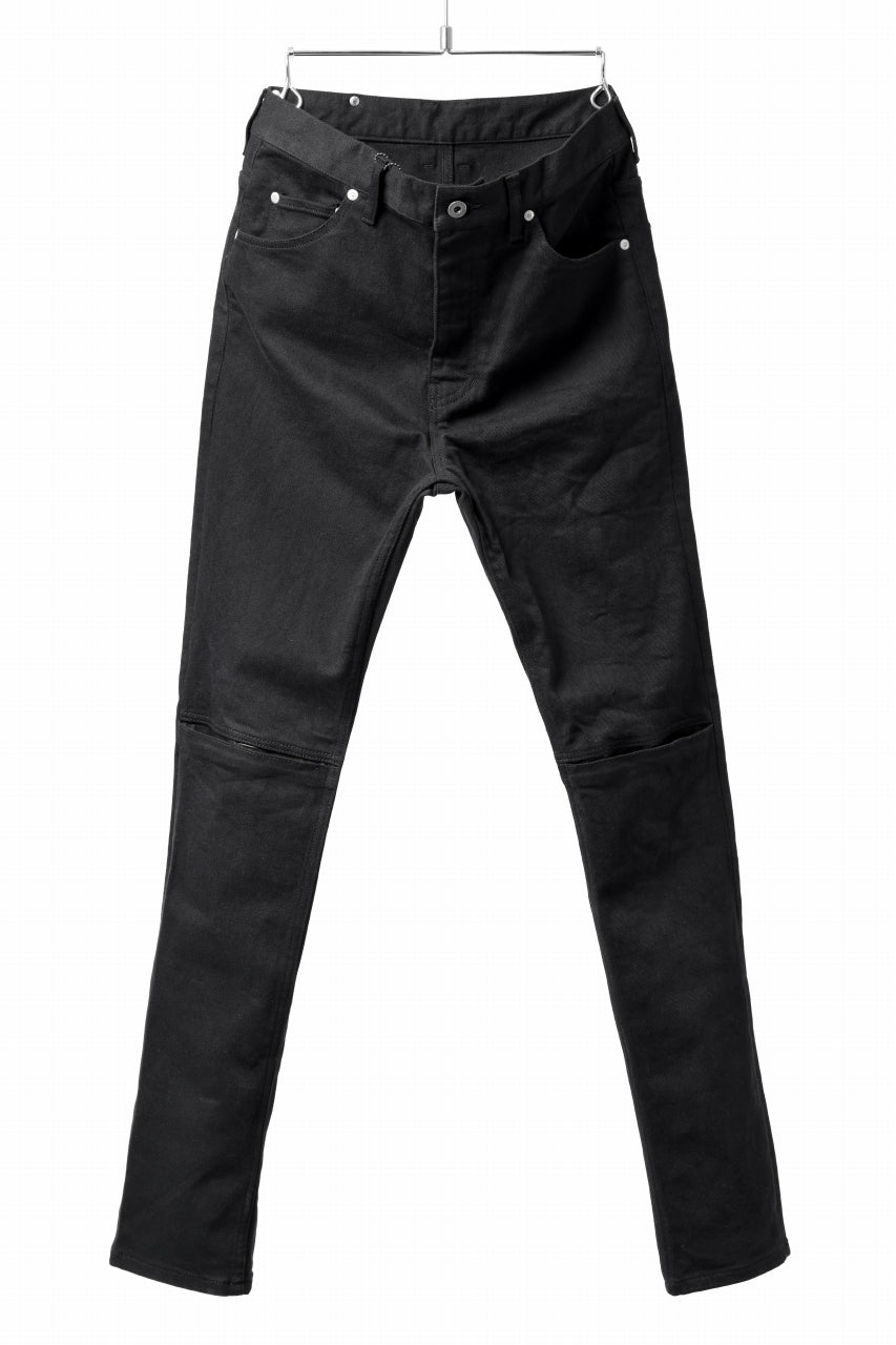 Load image into Gallery viewer, ISAMU KATAYAMA BACKLASH BLACK LEATHER KNEE PADS SLIM PANTS / "京都紋付 - 漆黒染" 13oz STRETCH DENIM (BLACK)