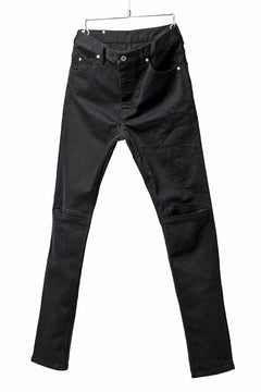 Load image into Gallery viewer, ISAMU KATAYAMA BACKLASH BLACK LEATHER KNEE PADS SLIM PANTS / "京都紋付 - 漆黒染" 13oz STRETCH DENIM (BLACK)
