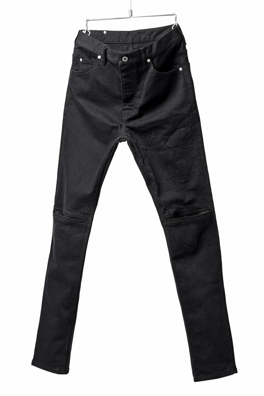 Load image into Gallery viewer, ISAMU KATAYAMA BACKLASH BLACK LEATHER KNEE PADS SLIM PANTS / "京都紋付 - 漆黒染" 13oz STRETCH DENIM (BLACK)