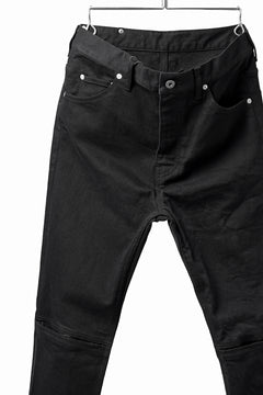 Load image into Gallery viewer, ISAMU KATAYAMA BACKLASH BLACK LEATHER KNEE PADS SLIM PANTS / "京都紋付 - 漆黒染" 13oz STRETCH DENIM (BLACK)