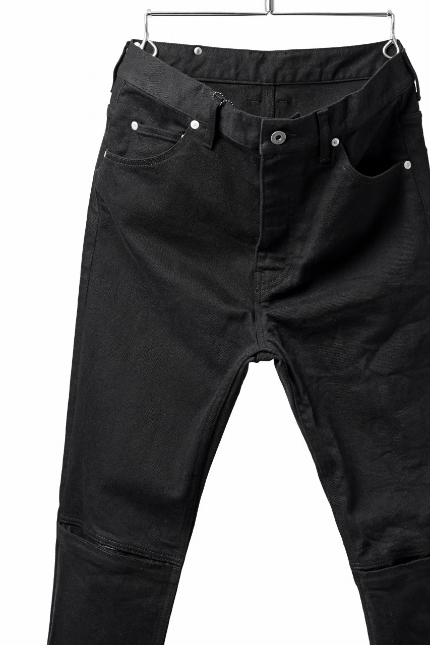 Load image into Gallery viewer, ISAMU KATAYAMA BACKLASH BLACK LEATHER KNEE PADS SLIM PANTS / "京都紋付 - 漆黒染" 13oz STRETCH DENIM (BLACK)