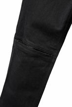 画像をギャラリービューアに読み込む, ISAMU KATAYAMA BACKLASH BLACK LEATHER KNEE PADS SLIM PANTS / &quot;京都紋付 - 漆黒染&quot; 13oz STRETCH DENIM (BLACK)