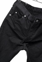 Load image into Gallery viewer, ISAMU KATAYAMA BACKLASH BLACK LEATHER KNEE PADS SLIM PANTS / "京都紋付 - 漆黒染" 13oz STRETCH DENIM (BLACK)