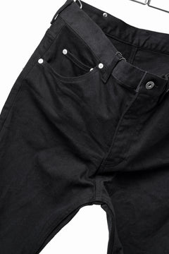 Load image into Gallery viewer, ISAMU KATAYAMA BACKLASH BLACK LEATHER KNEE PADS SLIM PANTS / "京都紋付 - 漆黒染" 13oz STRETCH DENIM (BLACK)