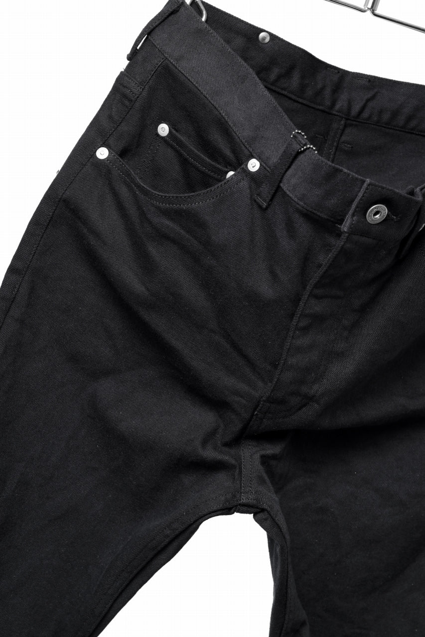 Load image into Gallery viewer, ISAMU KATAYAMA BACKLASH BLACK LEATHER KNEE PADS SLIM PANTS / "京都紋付 - 漆黒染" 13oz STRETCH DENIM (BLACK)