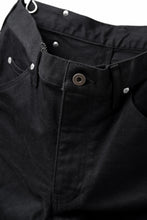 Load image into Gallery viewer, ISAMU KATAYAMA BACKLASH BLACK LEATHER KNEE PADS SLIM PANTS / "京都紋付 - 漆黒染" 13oz STRETCH DENIM (BLACK)