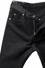 Load image into Gallery viewer, ISAMU KATAYAMA BACKLASH BLACK LEATHER KNEE PADS SLIM PANTS / "京都紋付 - 漆黒染" 13oz STRETCH DENIM (BLACK)