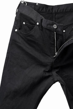 Load image into Gallery viewer, ISAMU KATAYAMA BACKLASH BLACK LEATHER KNEE PADS SLIM PANTS / "京都紋付 - 漆黒染" 13oz STRETCH DENIM (BLACK)