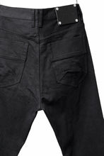 Load image into Gallery viewer, ISAMU KATAYAMA BACKLASH BLACK LEATHER KNEE PADS SLIM PANTS / "京都紋付 - 漆黒染" 13oz STRETCH DENIM (BLACK)