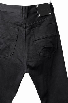 Load image into Gallery viewer, ISAMU KATAYAMA BACKLASH BLACK LEATHER KNEE PADS SLIM PANTS / "京都紋付 - 漆黒染" 13oz STRETCH DENIM (BLACK)