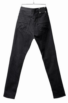Load image into Gallery viewer, ISAMU KATAYAMA BACKLASH BLACK LEATHER KNEE PADS SLIM PANTS / "京都紋付 - 漆黒染" 13oz STRETCH DENIM (BLACK)